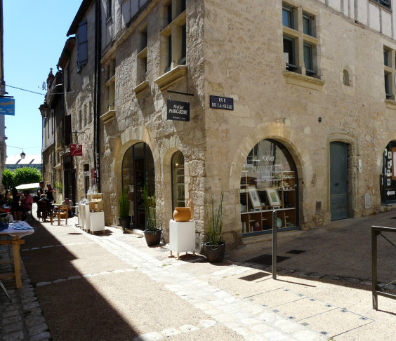 L'atelier, à l'angle de la rue de la Bride et de la rue de la Selle